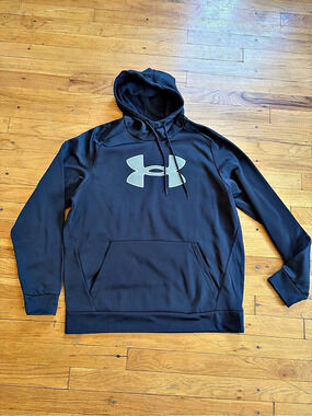 Under Armour Men's Black Hoodie Size Large